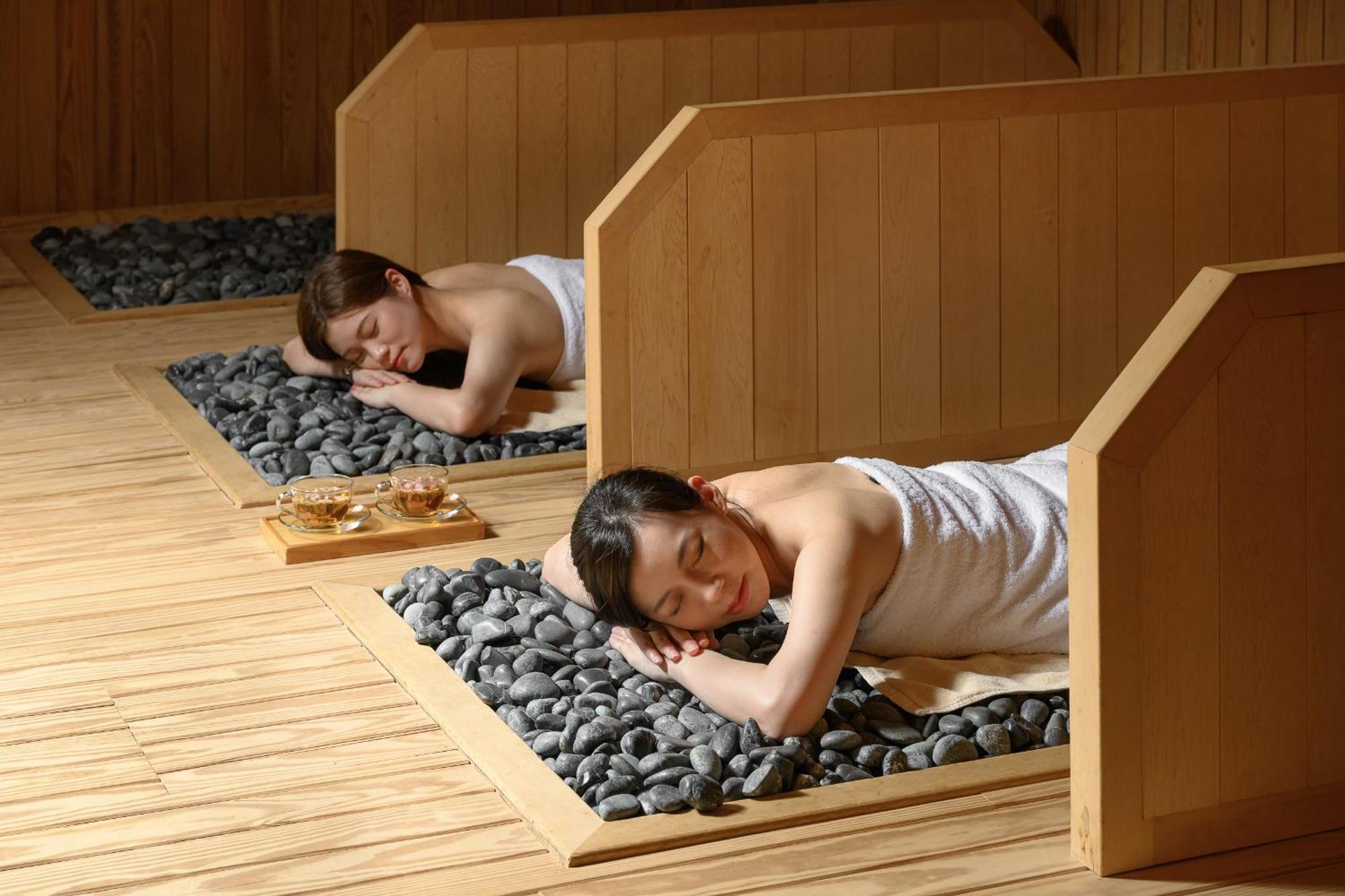 Evergreen Resort Hotel - Jiaosi Tiêu Khê Ngoại thất bức ảnh A traditional Korean spa