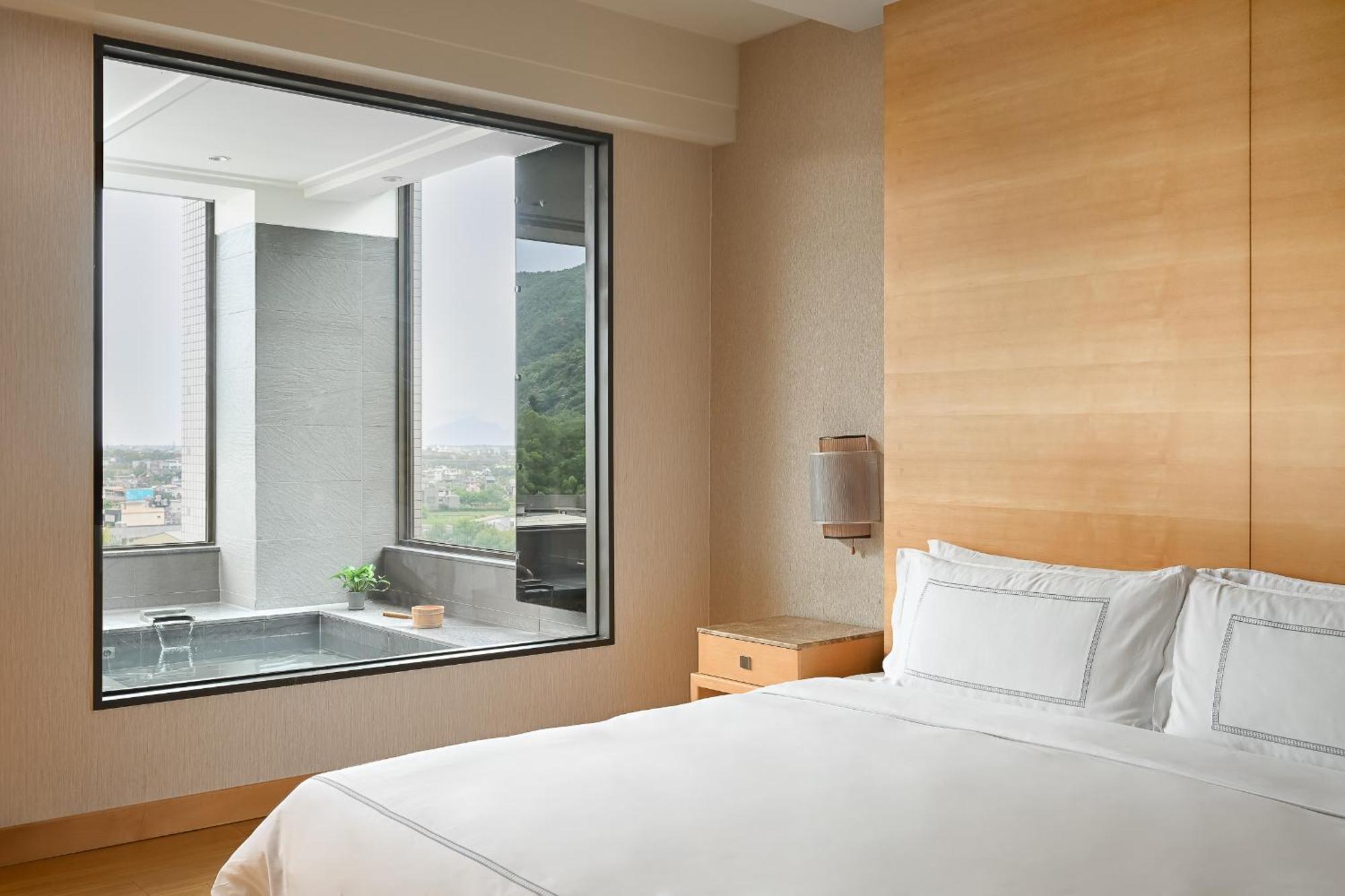 Evergreen Resort Hotel - Jiaosi Tiêu Khê Ngoại thất bức ảnh A room at the hotel